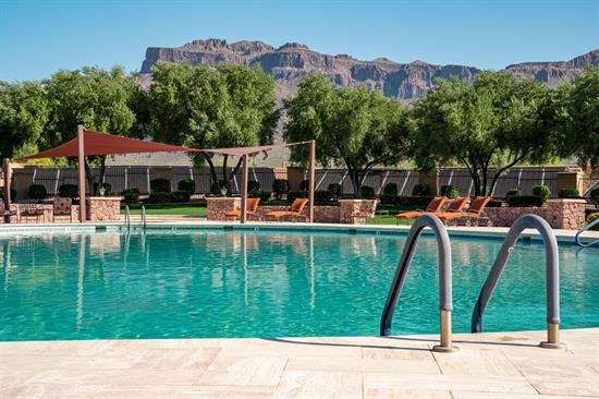 superstition-mountain-pool-side